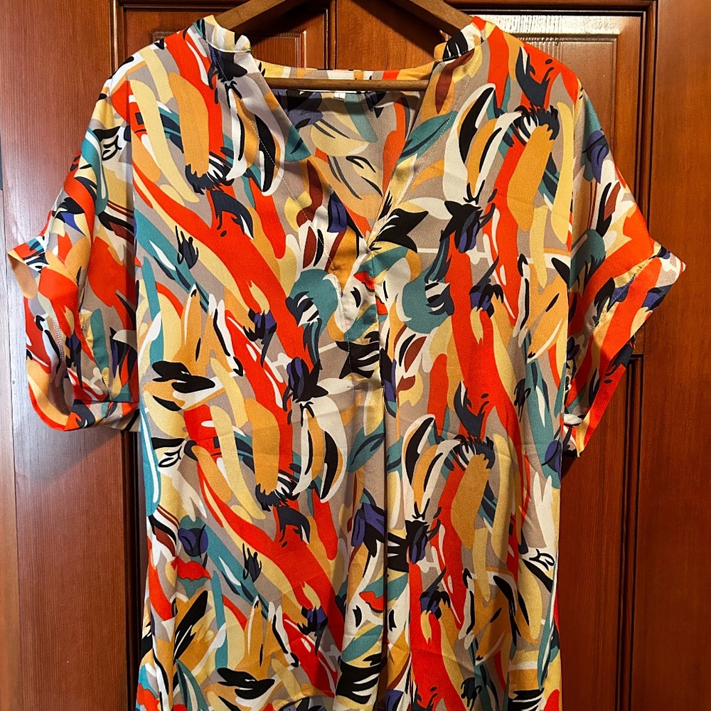 NWOT Graphic colorful blouse